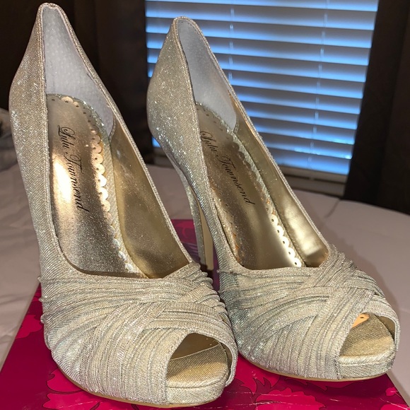 Lulu Townsend Gretchen Platinum Gold Pumps - Picture 1 of 5
